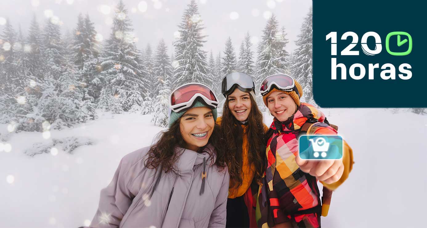 Un grupo de amigas posa para una foto en el bosque con atuendo de esquí.