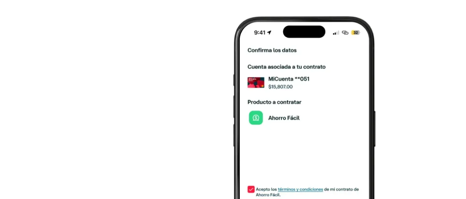 Pantalla de Banamex Móvil para confirmar datos y contratar Ahorro Fácil, mostrando la cuenta asociada y la aceptación de términos y condiciones del producto.