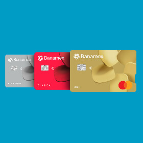 Abánico de tarjetas de crédito Platinum, Clásica y Oro  con chip, dispuestas en perspectiva horizontal.